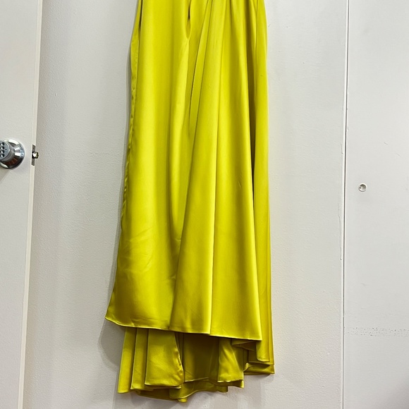 Mac Duggal 12443 V-Neck High Slit Satin Gown Chartruese size 8 - Picture 5 of 11